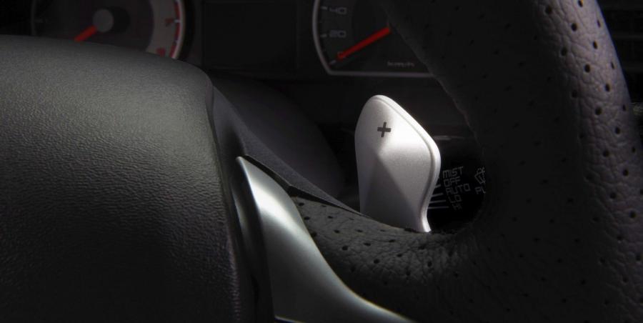 Детали интерьера Proton Preve 2012 года  (фото 12 из 33)